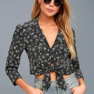 AMUSE SOCIETY Size L Black & White Floral Tie Front Cropped Top Lets Get Knotty